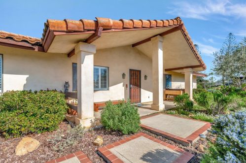 30643 Rolling Hl Dr, Valley Center CA 92082-3350 exterior