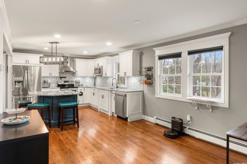 26 Patchogue Rd, Scotts Beach NY  11789-1422 exterior