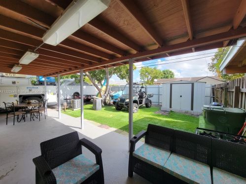 17 Suffolk Ave, Hialeah FL  33010-5035 exterior