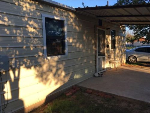 625 8th St, Hawley, TX 79525-3186