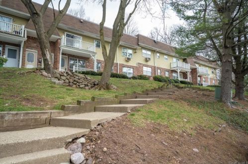 173 Parkside Dr, Airmont NY  10901-7854 exterior