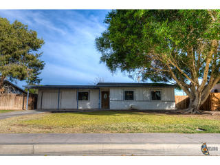 411 B St, Brawley, CA 92227-1413
