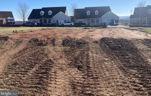 123 Signal Knob Cottage Dr, Strasburg, VA 22657-5290