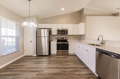 305 25th Ave, Cape Coral FL  33993-7577 exterior