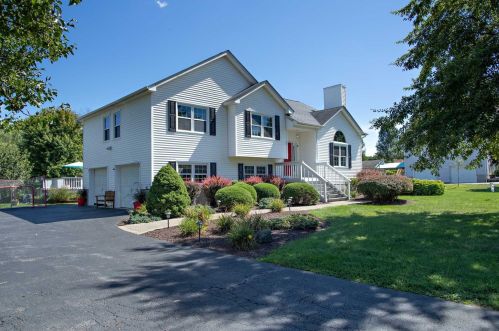 26 Van Wyck Ln, New Hamburg, NY 12590-6308
