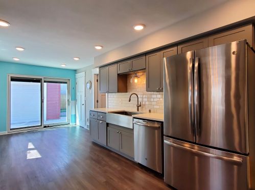 513 Bolivar Ave, Milwaukee, WI 53207-4947