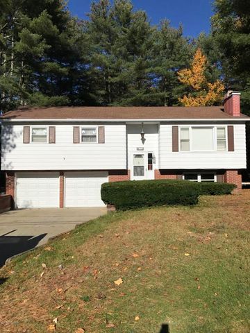 36 Whippoorwill Rd, Glens Falls, NY 12804-1027