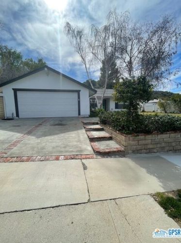 22420 La Rochelle Dr, Santa Clarita, CA 91350-1307