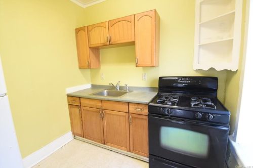 79 Main St, Port Jervis NY  12771-2111 exterior