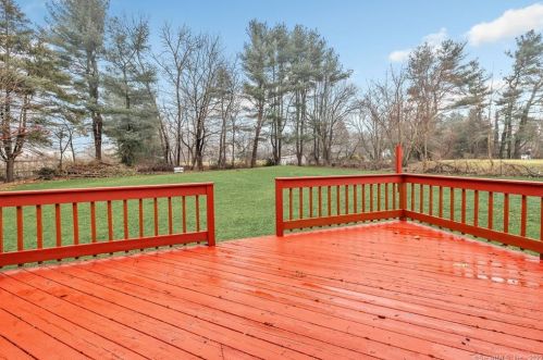 21 Lake Rd, Woodbury CT  06798-2326 exterior