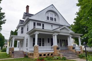 310 Rollin St, Edgerton, WI 53534-1120