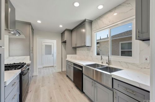 6128 Village Rd, Lakewood CA  90713-3131 exterior