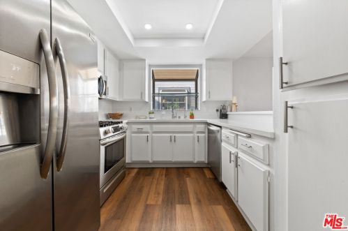 13725 Doty Ave, Hawthorne CA  90250-9518 exterior