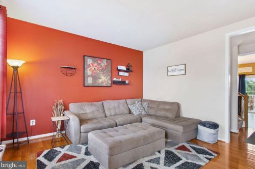 231 Maple Dr, Hanover, PA 17331-9416