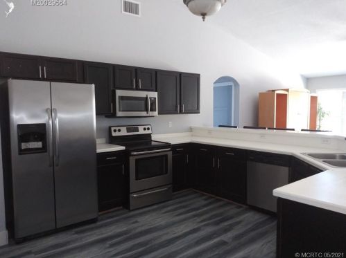 842 Mccracken Ave, Fort Pierce, FL 34953-3936