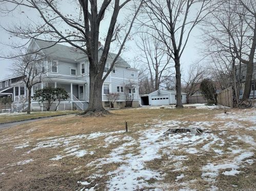 4 Stone Ave, Crotonville NY  10562-3707 exterior