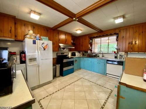 27 Union Ave, Nutley NJ  07110-3325 exterior