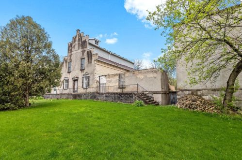 7198 River Dr, West Bend WI  53090-1163 exterior