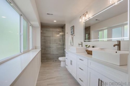 916 Alyssum Rd, Carlsbad CA  92011-3907 exterior
