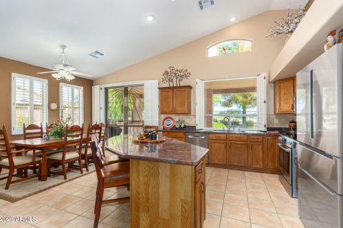 17419 Thornberry Dr, Sun City, AZ 85374-2979