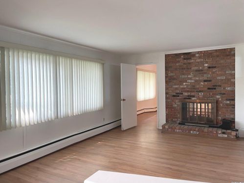 338 Wicks Ave, Babylon NY  11703-1511 exterior