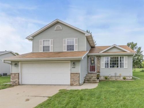 1865 Parkland Dr, Ely, IA 52227-9674