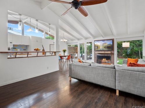 7445 Ostrom Ave, Van Nuys, CA 91406-2526