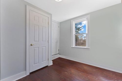 22 Tunxis St, Farmington CT  06032-2814 exterior