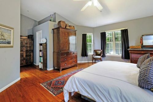 1408 Pondcrest Ln, White Plains NY  10607-1357 exterior