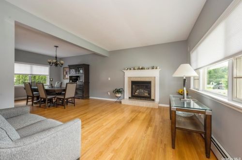 59 Reilly St, West Islip NY  11795-1044 exterior