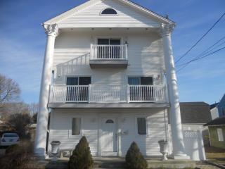 154 Beach Ave, Milford CT  06460-8024 exterior