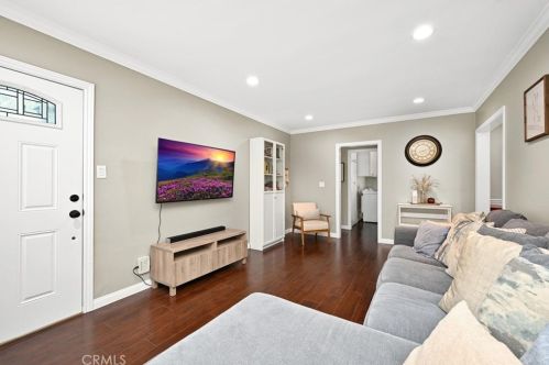 6654 Turnergrove Dr, Lakewood CA  90713-2752 exterior