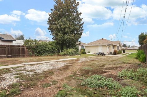 426 Lockeford St, Lodi CA 95240-2335 exterior