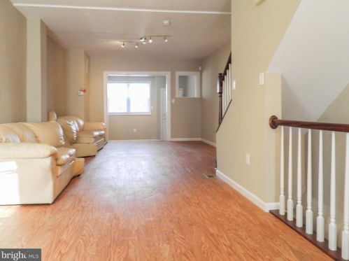 5702 20th St, Philadelphia, PA 19138-2902
