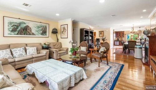469 4th St, Palisades Park, NJ 07650-2313