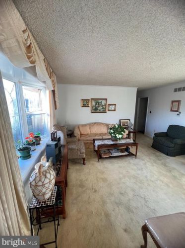 1705 Walter Dr, Wilmington, DE 19810-1516
