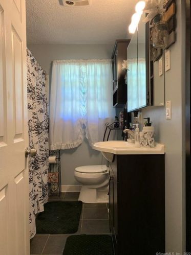 687 Bound Line Rd, Waterbury CT  06716-1542 exterior