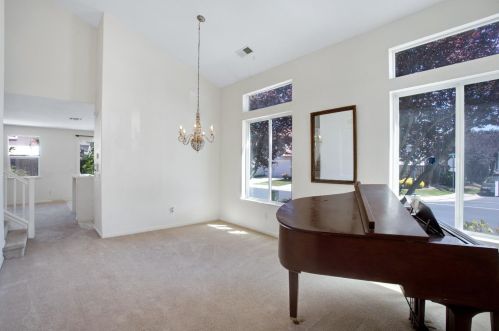 402 Travis Ct, West Pittsburg, CA 94565-4131