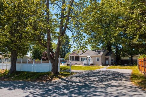 12 Haslam St, North Providence RI  02904-3218 exterior