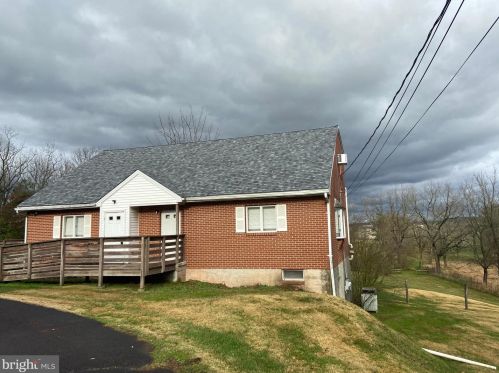 863 Harleysville Pike, Harleysville PA  19438-1002 exterior
