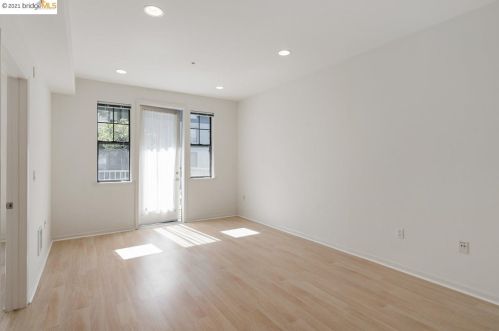 989 Franklin St, Oakland, CA 94607-4470