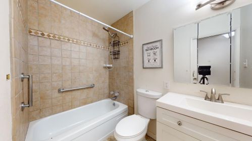 2064 Juanita Ct, Modesto CA  95350-1919 exterior