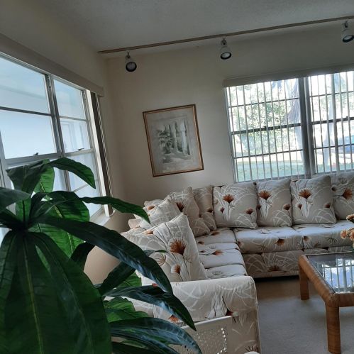 60 Canterbury C, West Palm Beach, FL 33417-6841