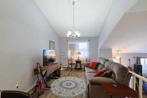 20 Hemlock Ct, Fishkill NY  12524-2618 exterior