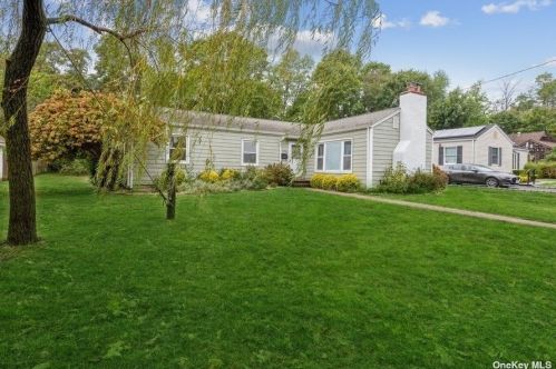 1378 Pine Dr, Bayshore, NY 11706-3853