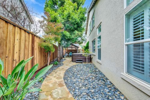 585 Topeka Ln, Vacaville CA 95687-4353 exterior