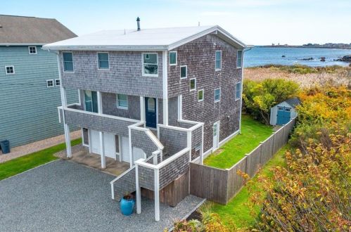 15 Rosewood Ave, South Kingstown, RI 02882-5813