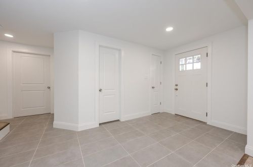 1008 Grundy Ave, Holbrook, NY 11741-2612