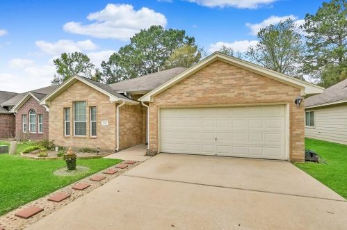 1002 Oakglen Dr, Conroe TX  77378-5743 exterior