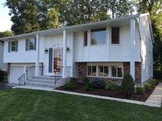 148 Plaisted Ave, Hauppauge, NY 11788-2751